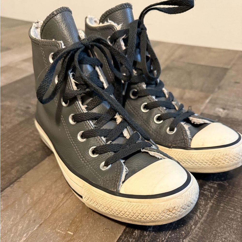 Converse Chuck Taylor‎ Hi Black Faux Leather Fur Lined 7 - Picture 1 of 8